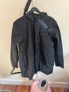 Canada Goose Men’s Nanaimo Black Hooded Raincoat NWT never worn